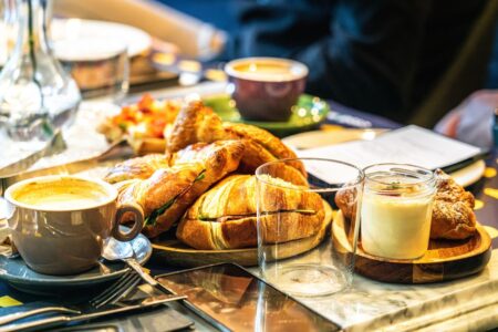 Brunsj: Den Perfekte Sammenkomsten av Smaker
