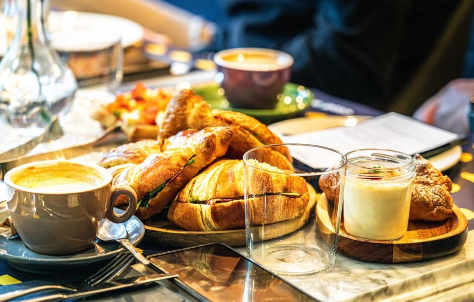 Brunsj: Den Perfekte Sammenkomsten av Smaker